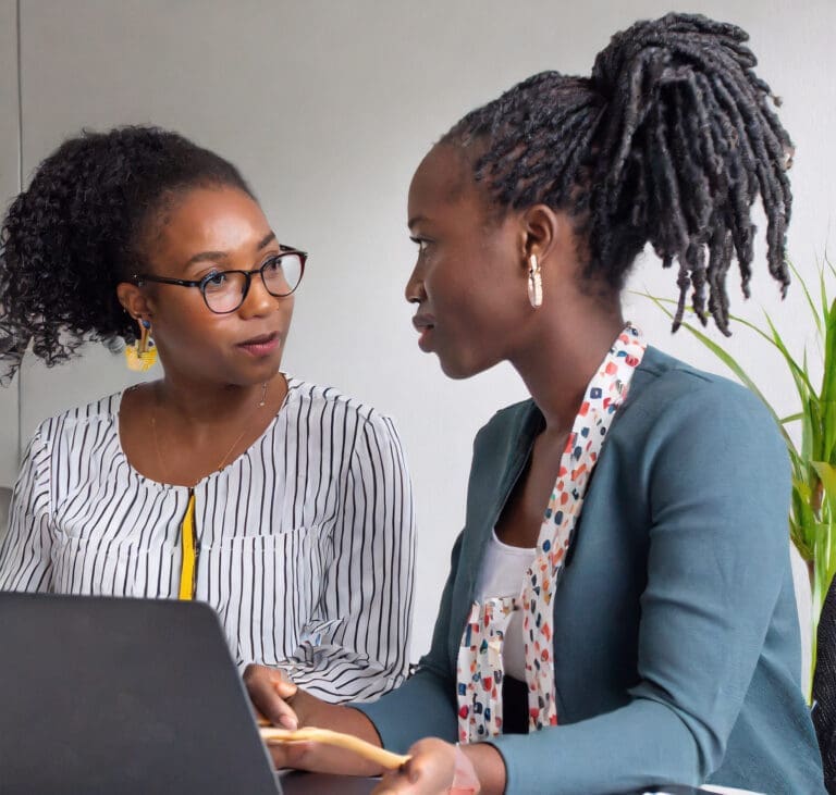 Mastering the Art of Constructive Criticism 1 conversation at table IN THE OFFICE constructive criticism-feedbacks